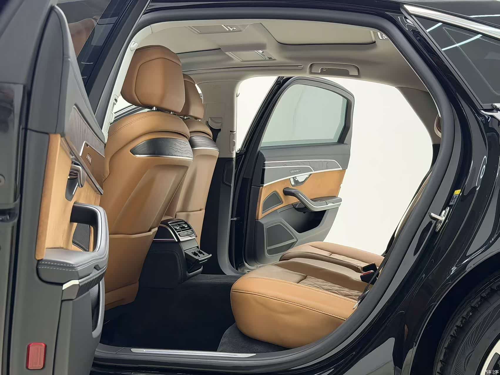 Audi A8L, 2023 28