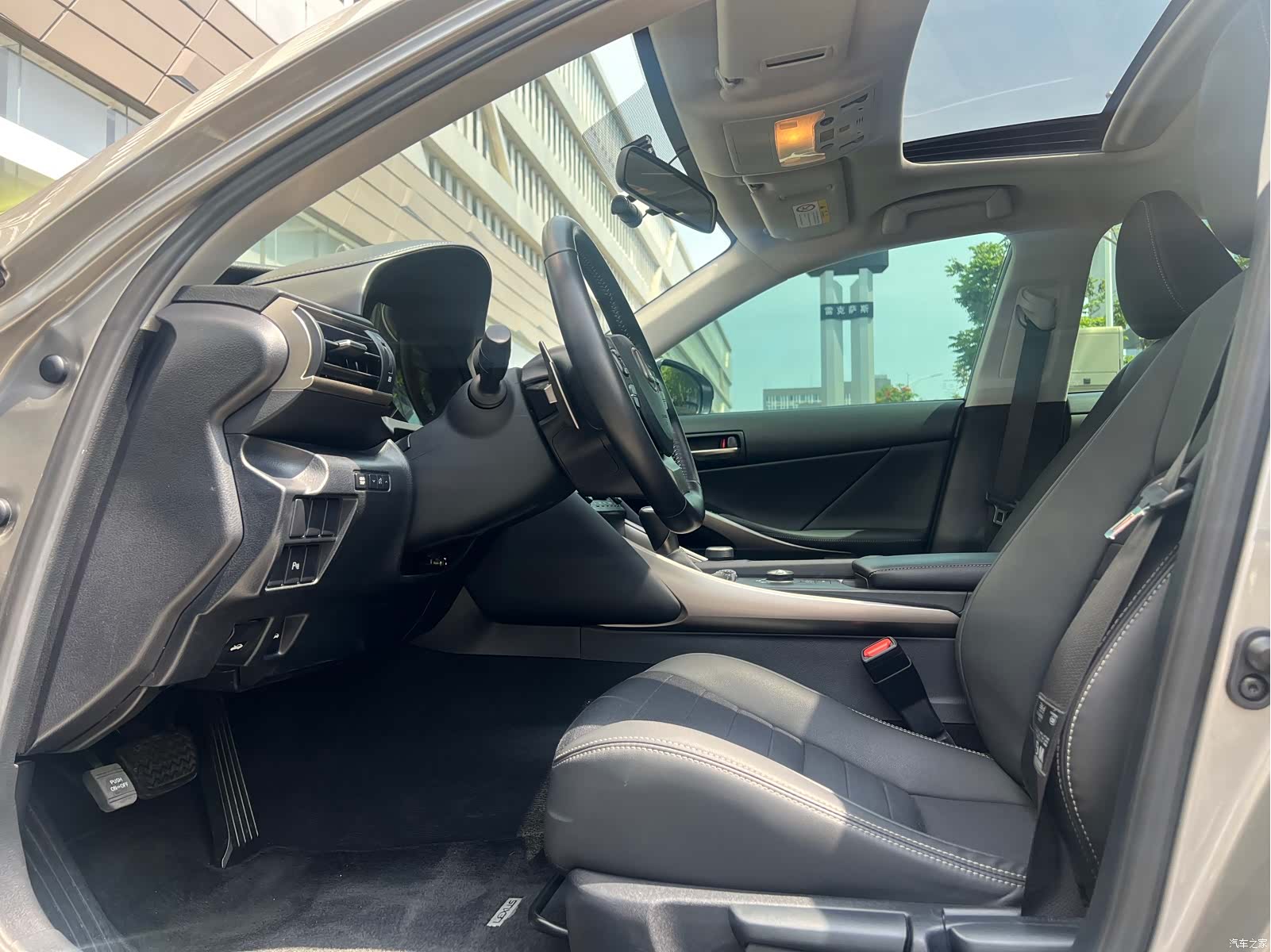 Lexus IS, 2019 4
