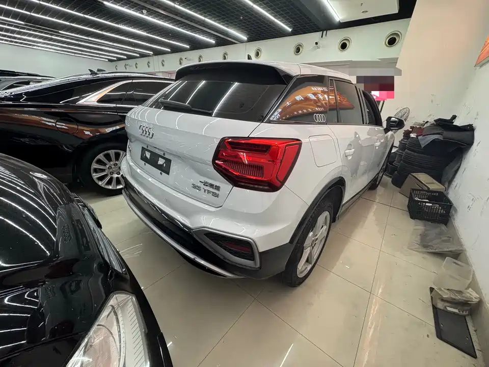 Audi Q2L