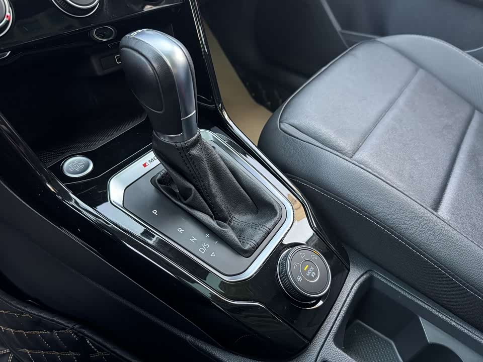 Volkswagen T-ROC exploring Songs