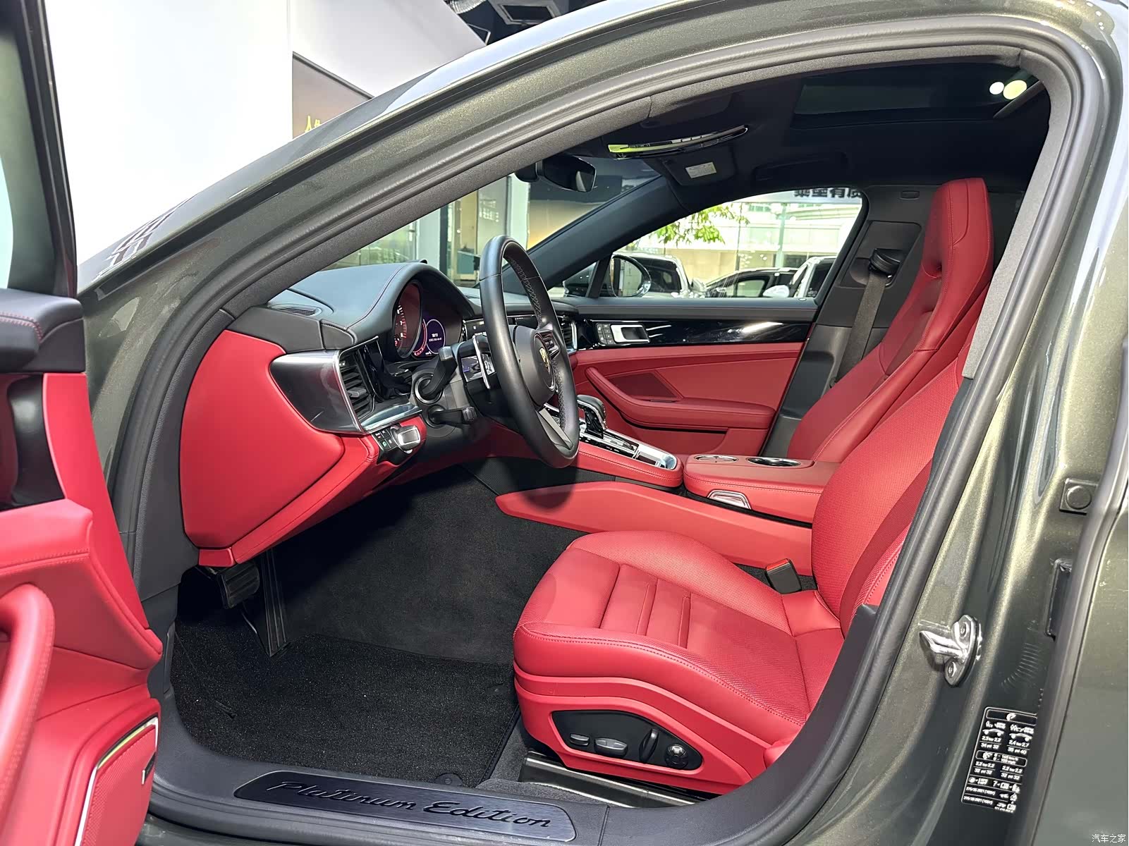 Porsche Panamera, 2023 все фото