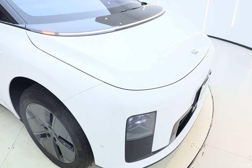 Li Auto i8, 2026 13