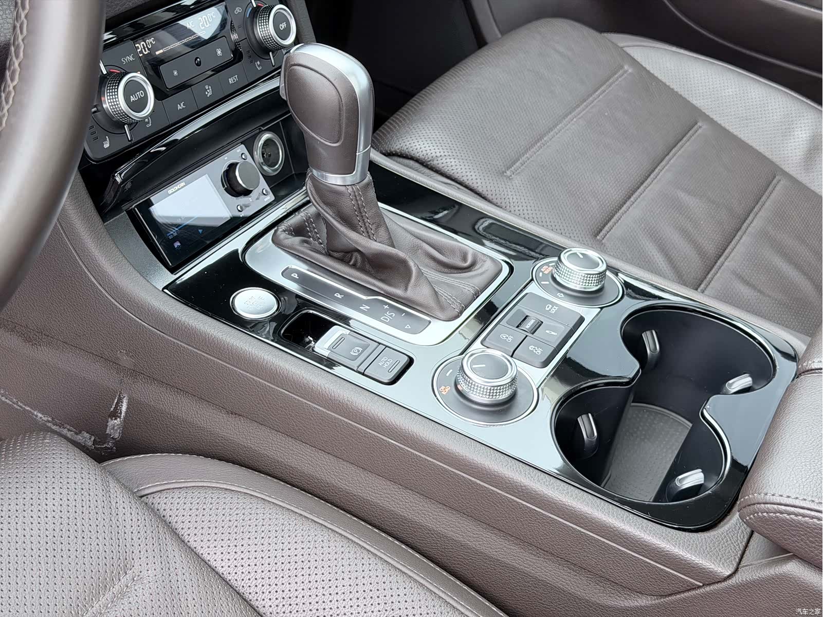 Volkswagen Touareg, 2018 11
