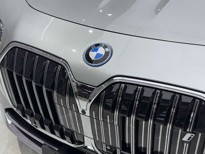BMW i7 2023 eDrive50L zun xiang hao hua tao zhuang
