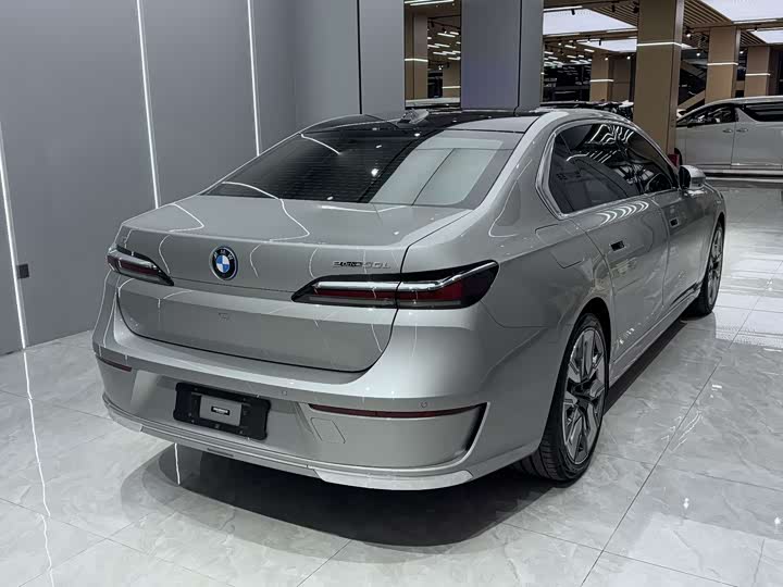 BMW i7 2023 eDrive50L zun xiang hao hua tao zhuang