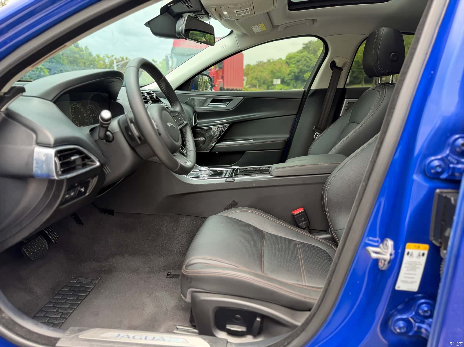 Land Rover XEL, 2018 11