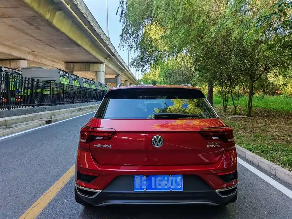 Volkswagen T-ROC exploring Songs