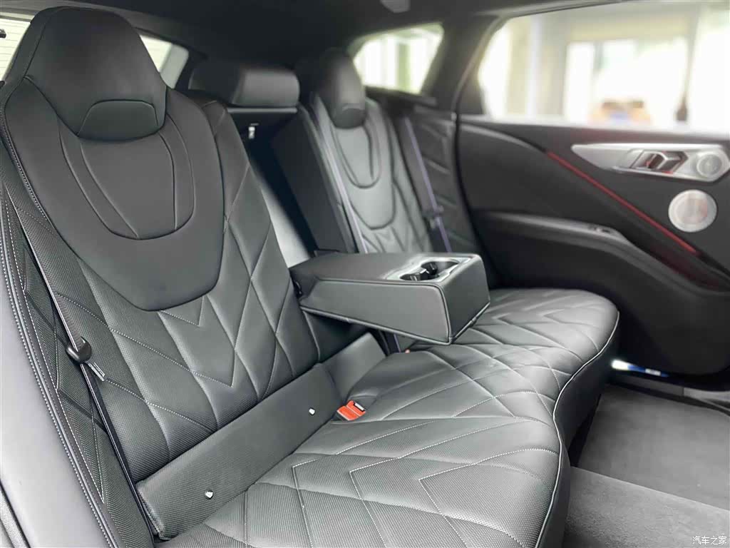 BMW XM, 2023 12