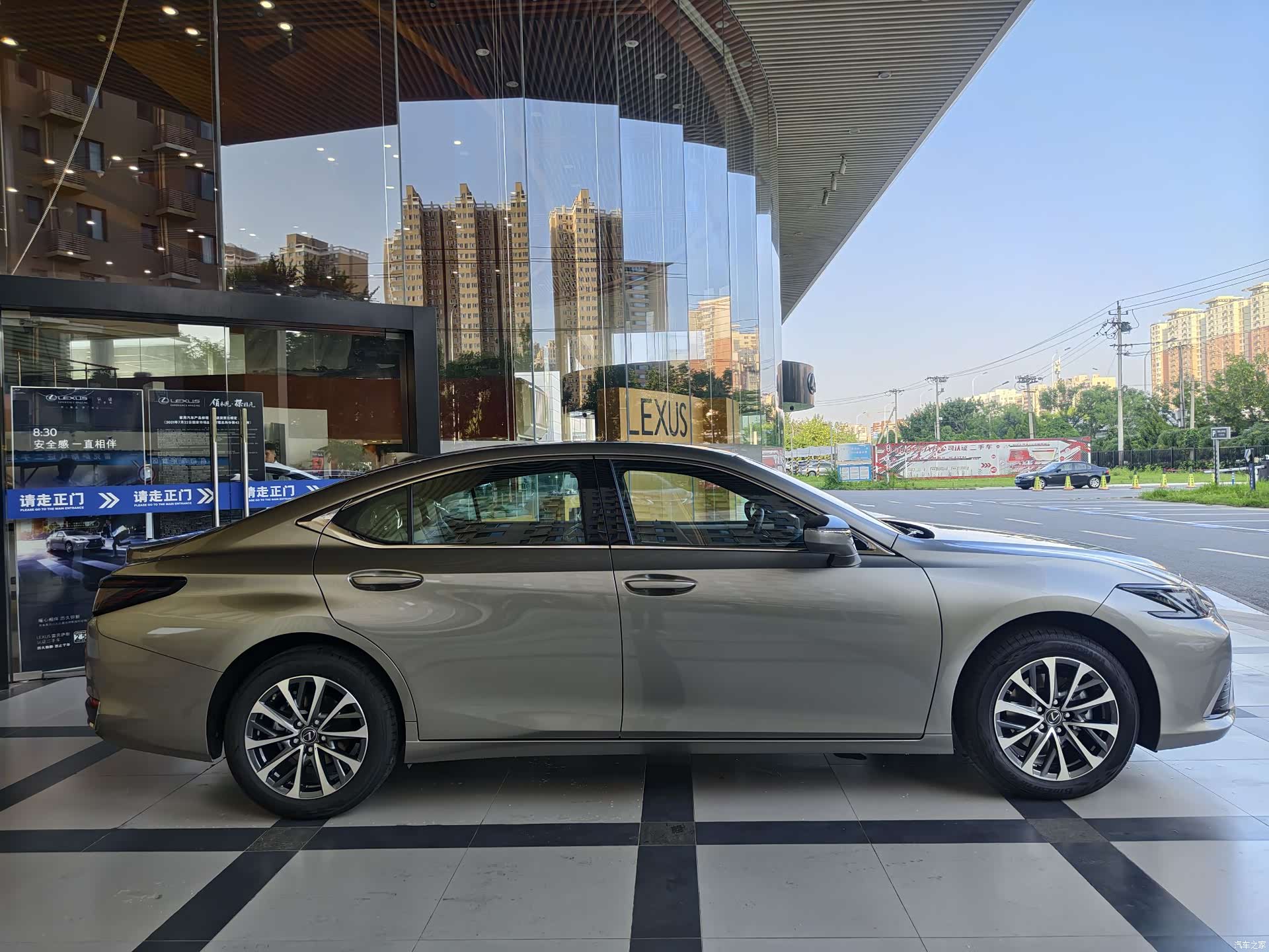 Lexus ES, 2026 8