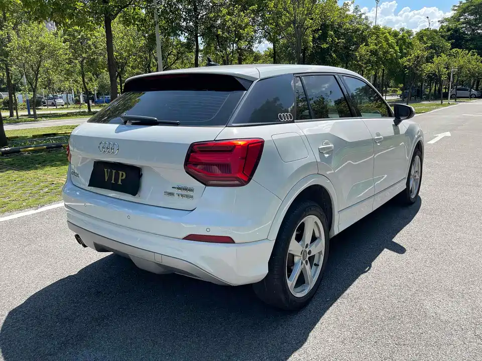 Audi Q2L