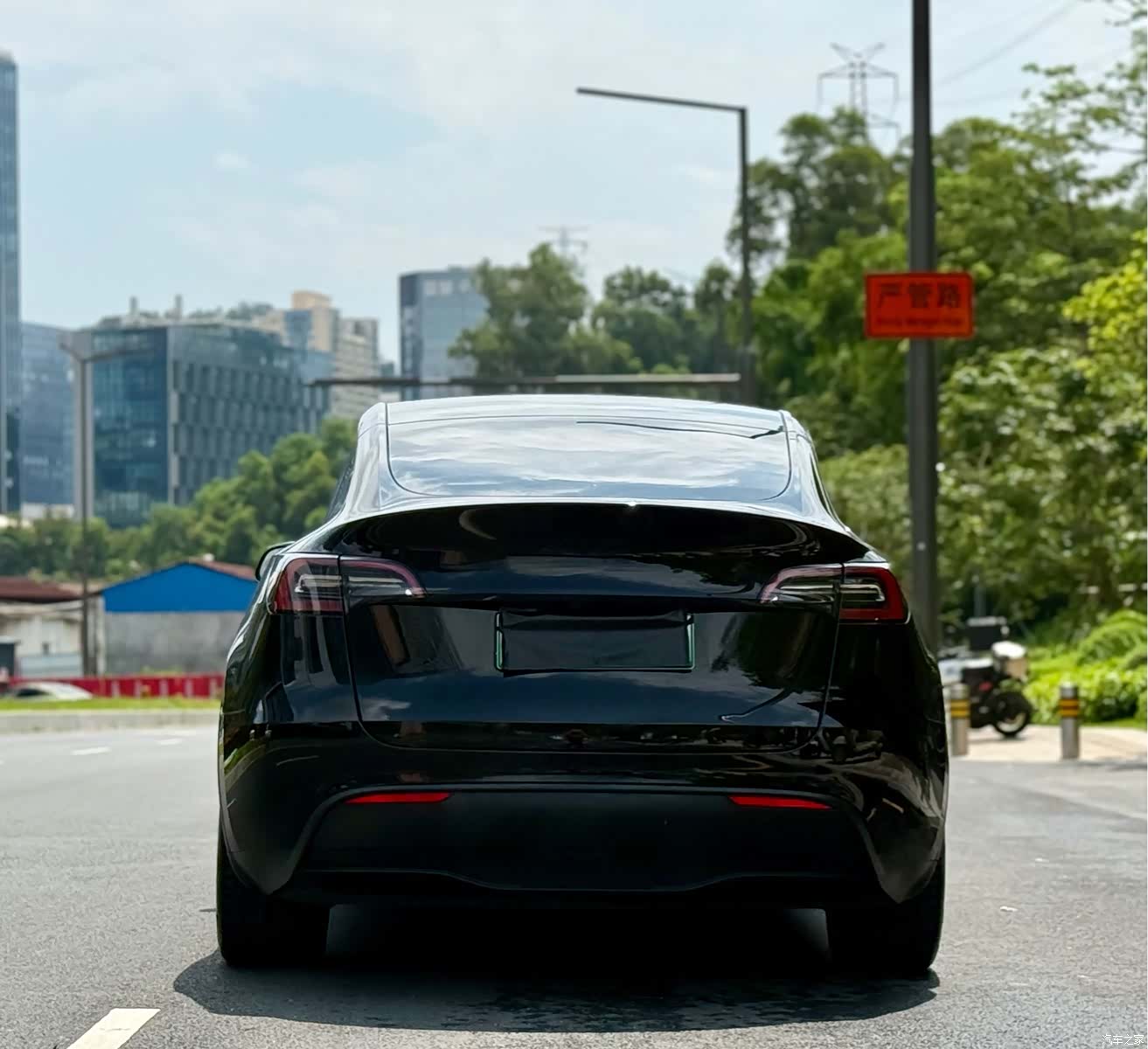 Tesla Model Y, 2023 7