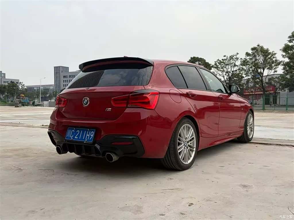 BMW 1 Series, 2018 все фото