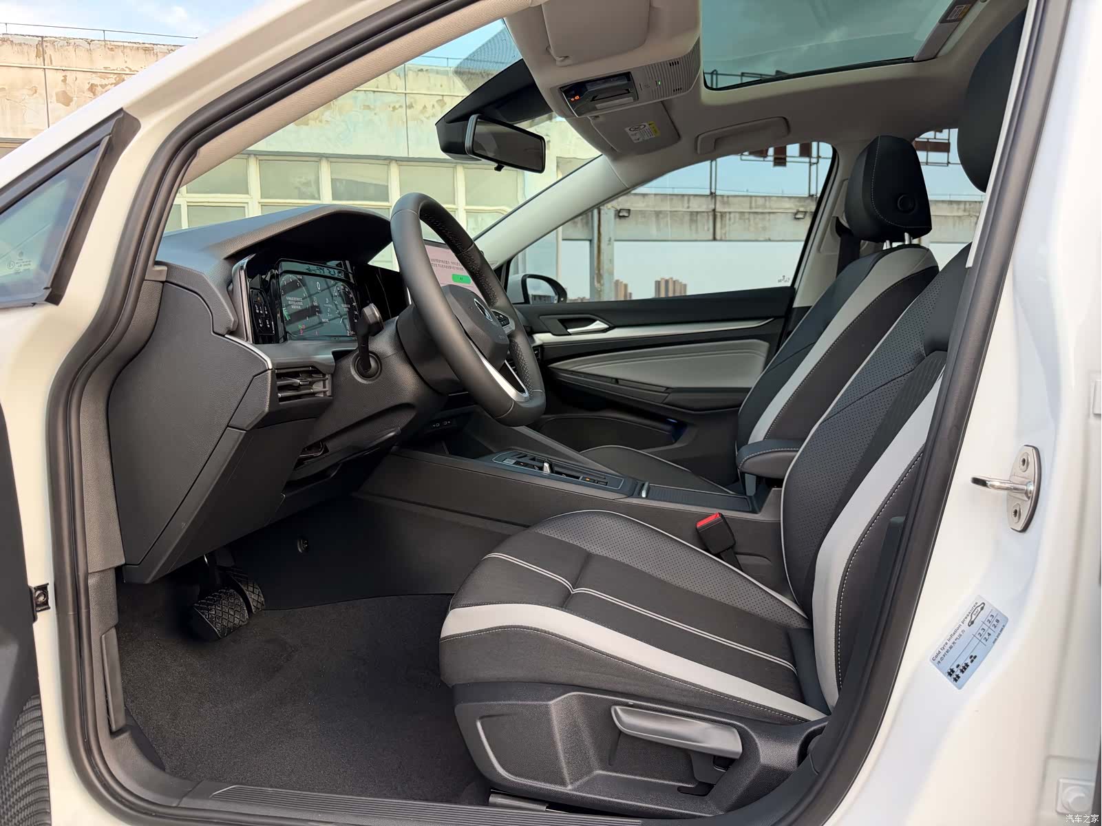 Volkswagen Golf, 2025 4