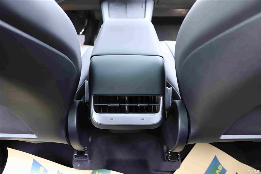 Tesla Model Y, 2024 21
