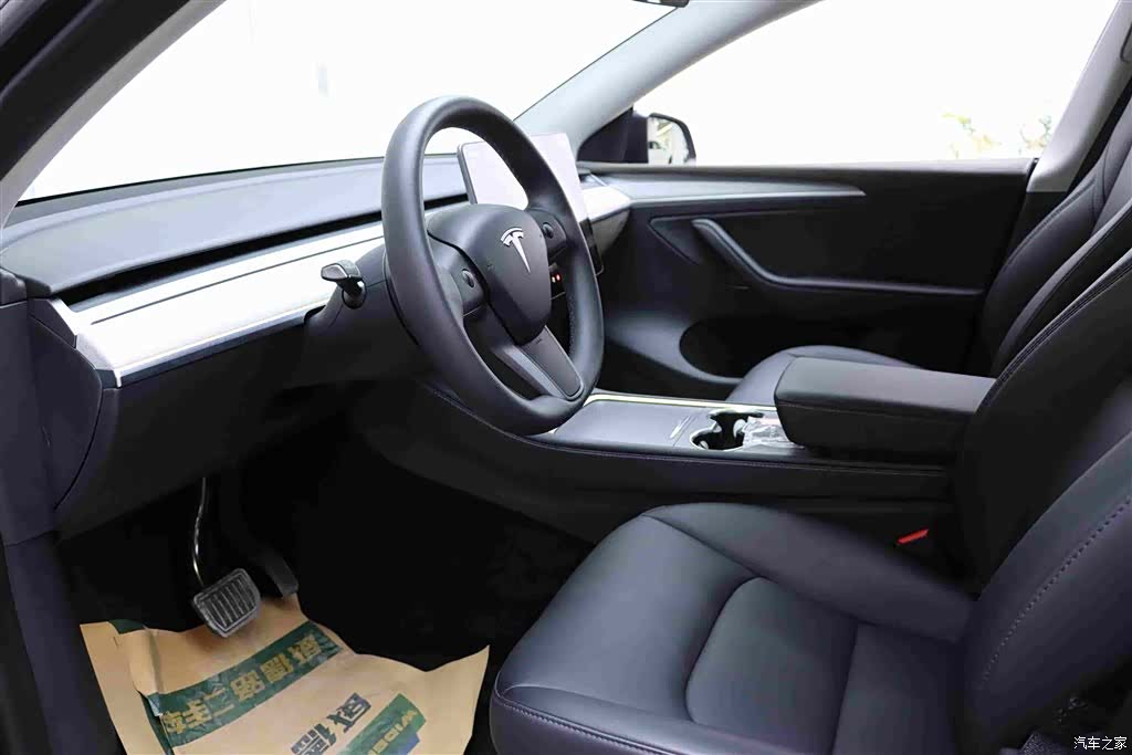 Tesla Model Y, 2024 13