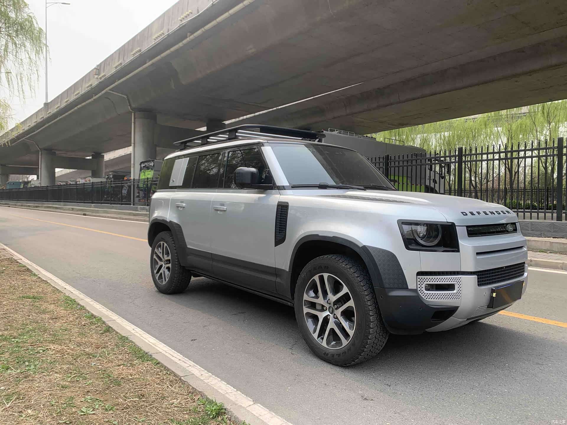 Land Rover Defender, 2022 3
