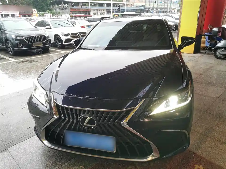 Lexus ES