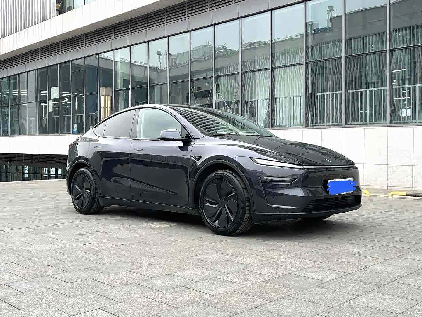Tesla Model Y, 2025 3