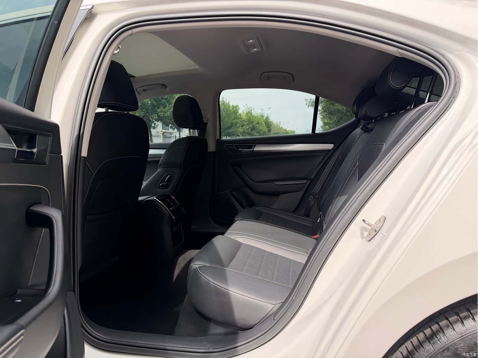 Skoda Superb, 2020 8