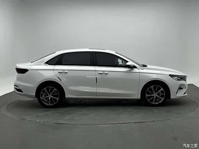 Geely Emgrand, 2023 4