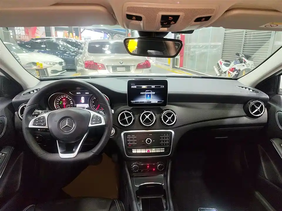 Mercedes-Benz GLA Mercedes-Benz GLA