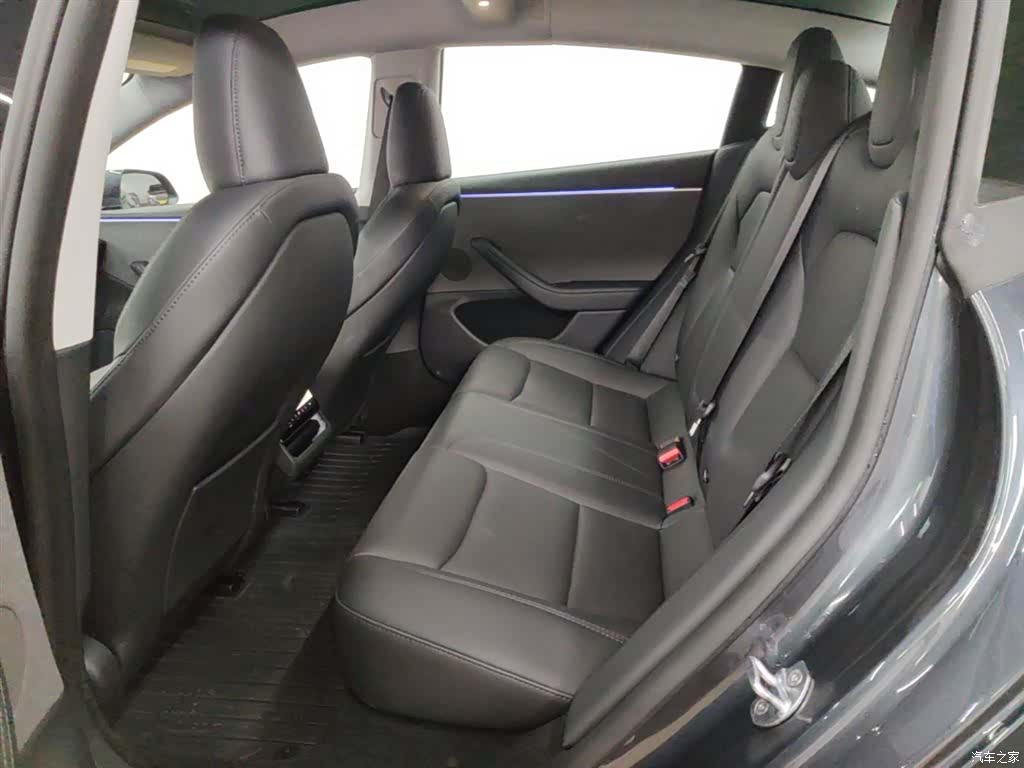 Tesla Model 3, 2024 17