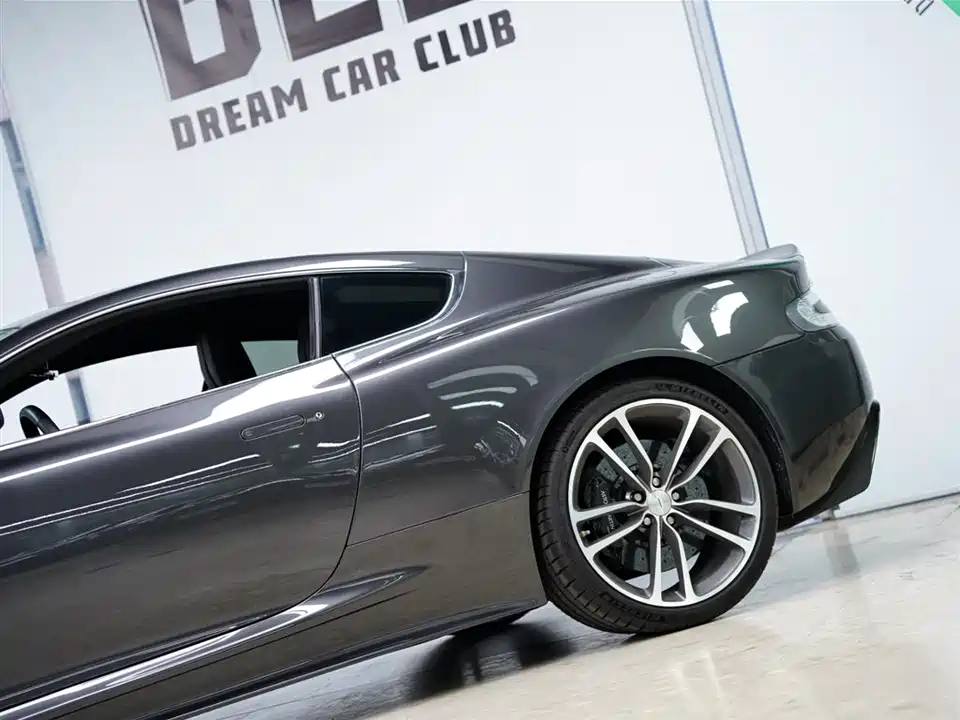 Aston Martin DBS Aston Martin DBS