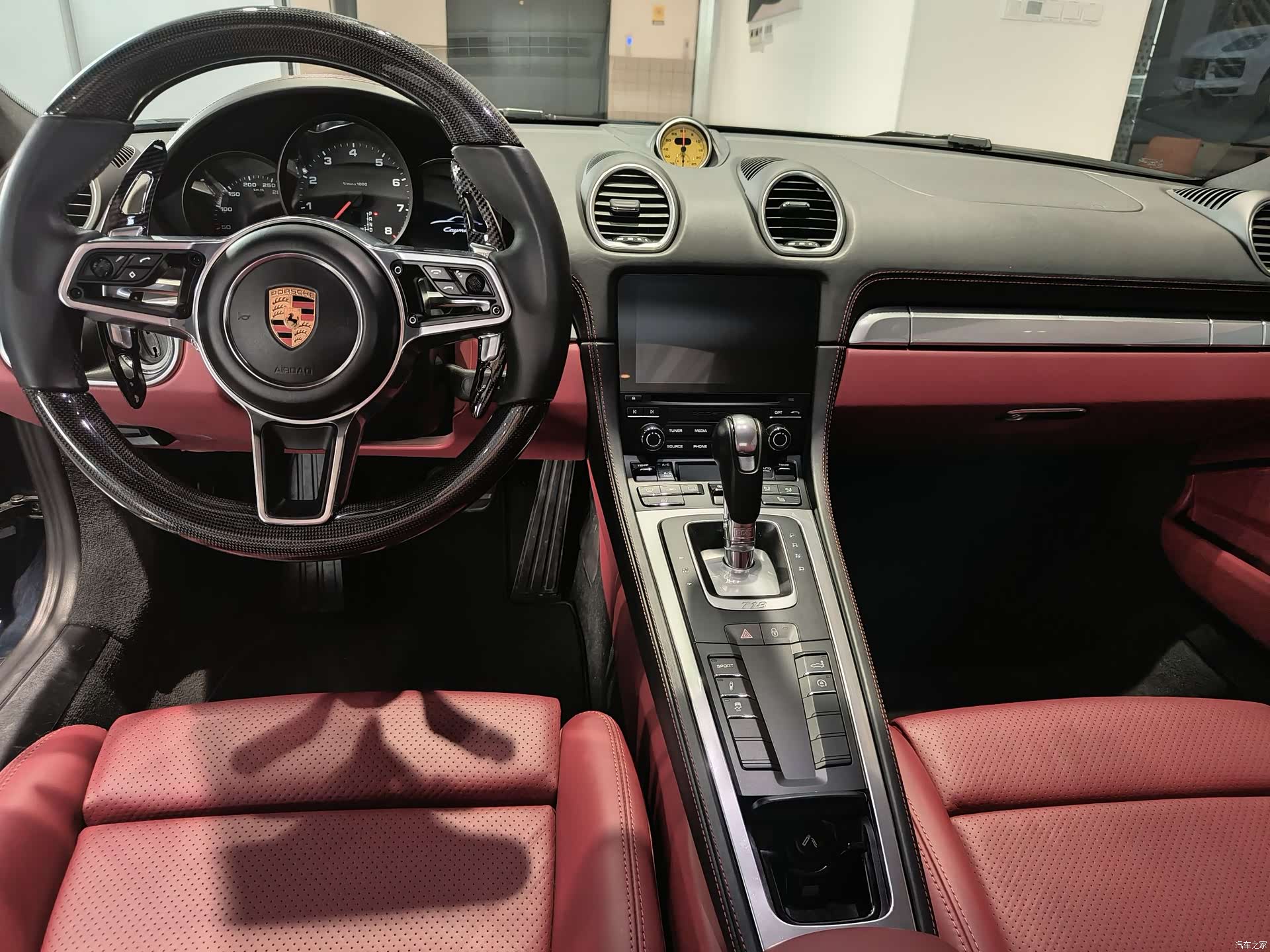 Porsche Cayman, 2017 все фото