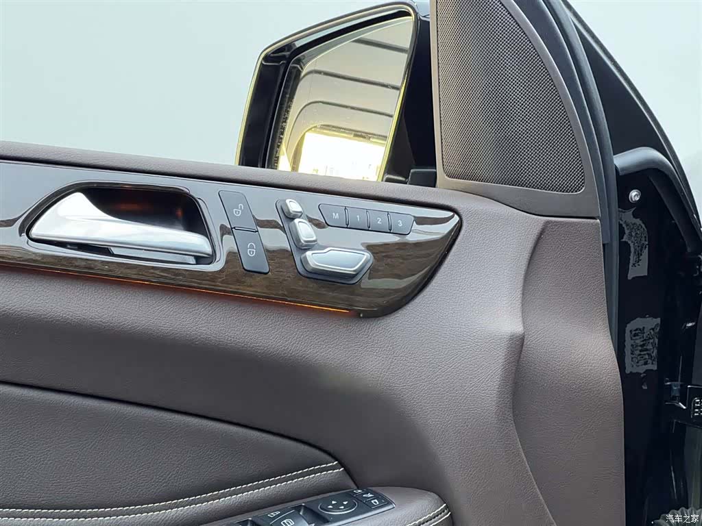 Mercedes-Benz GLS, 2018 28