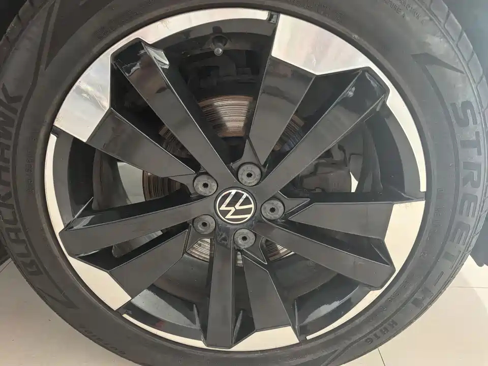 Volkswagen Exploring the shadow