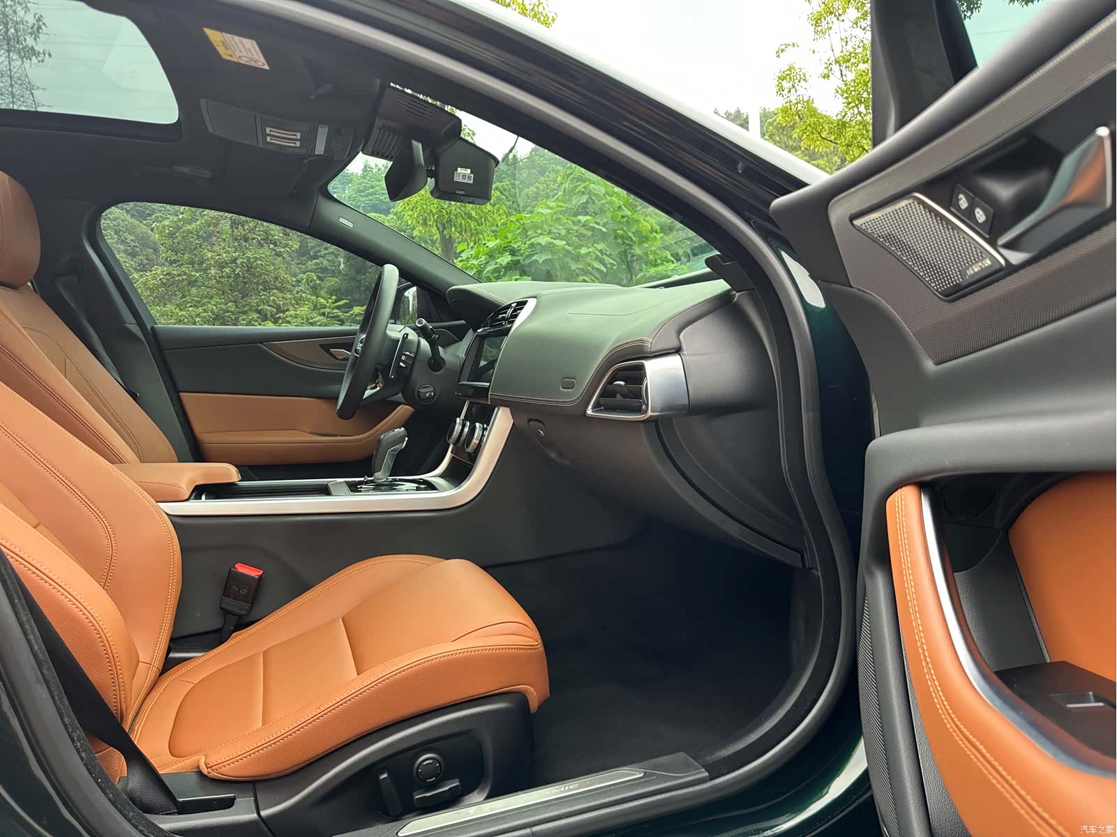 Land Rover XEL, 2025 12