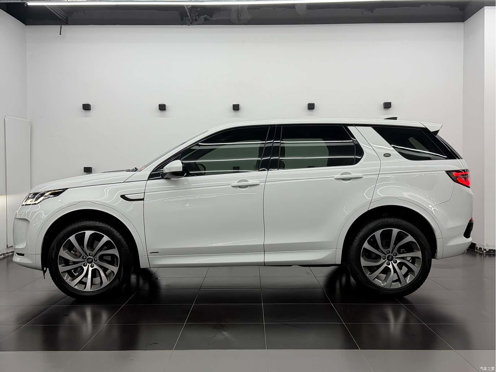Land Rover Discovery, 2020 3