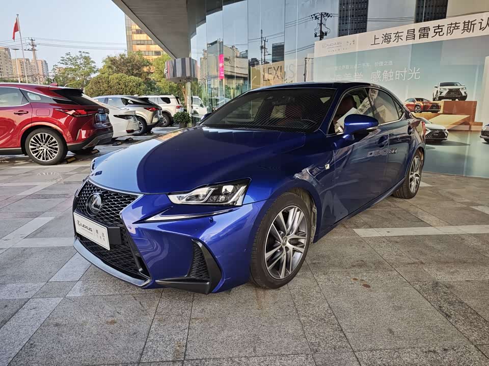 Lexus IS