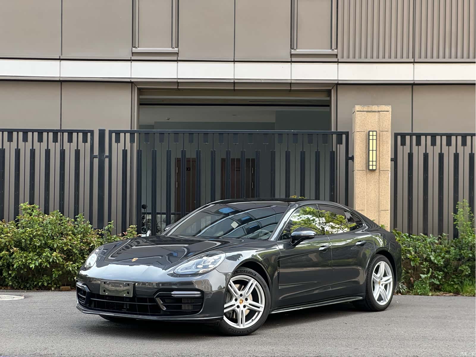 Porsche Panamera, 2018 1