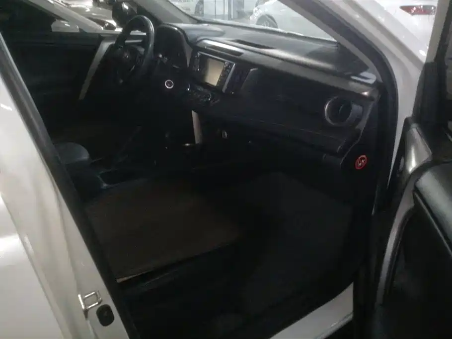 Toyota RAV4 Rongfang