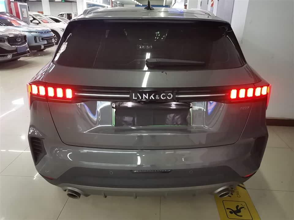 Lynk & Co 06 EM-P