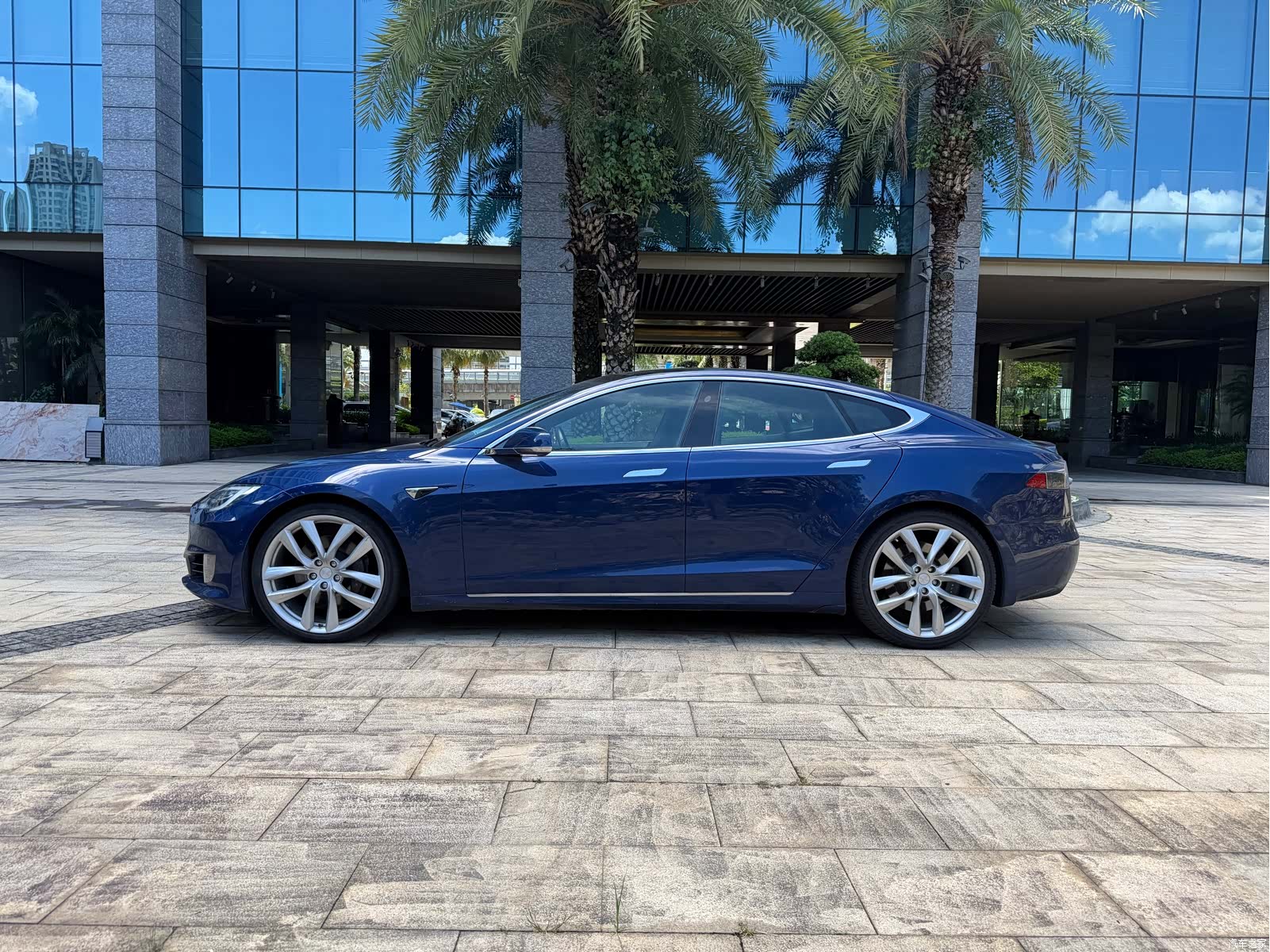 Tesla Model S, 2017 14