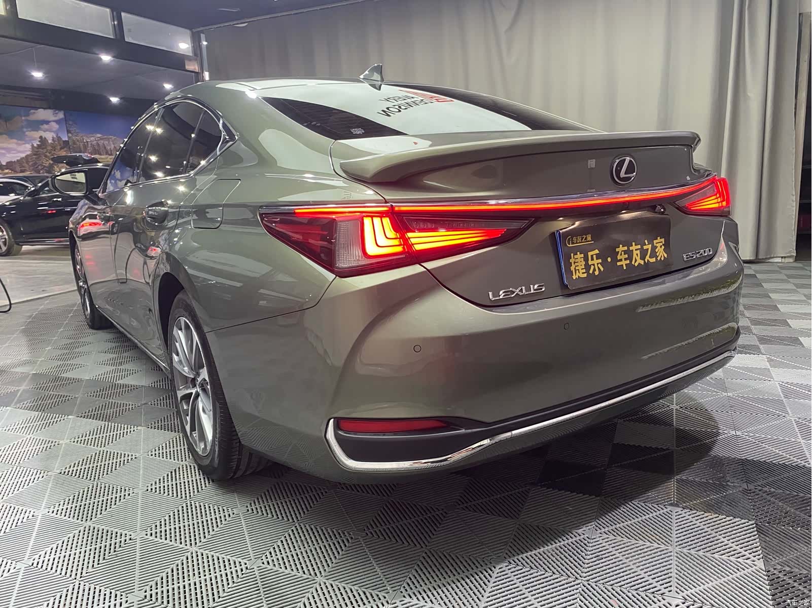 Lexus ES, 2022 все фото