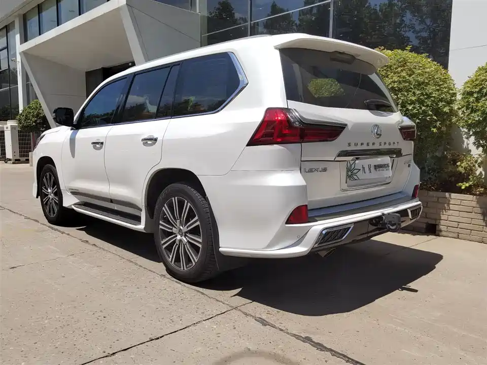Lexus LX