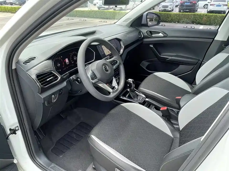 Volkswagen Exploring the shadow