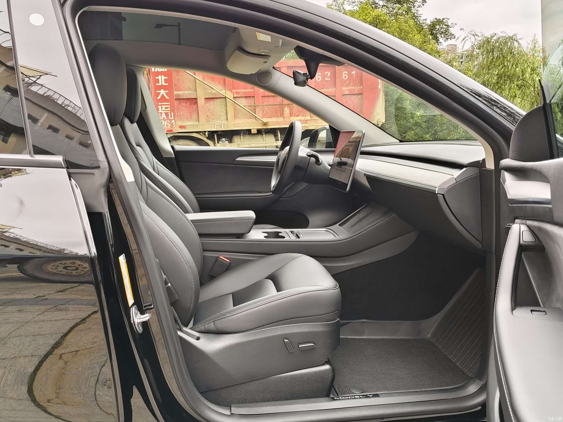 Tesla Model Y, 2023 13