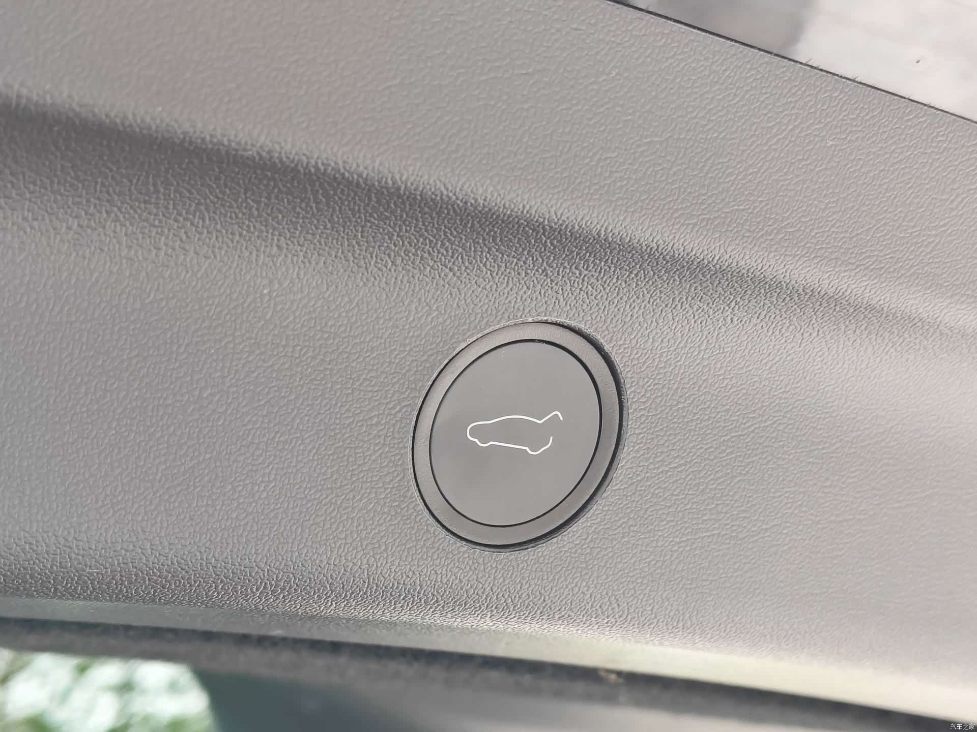 Tesla Model Y, 2023 16