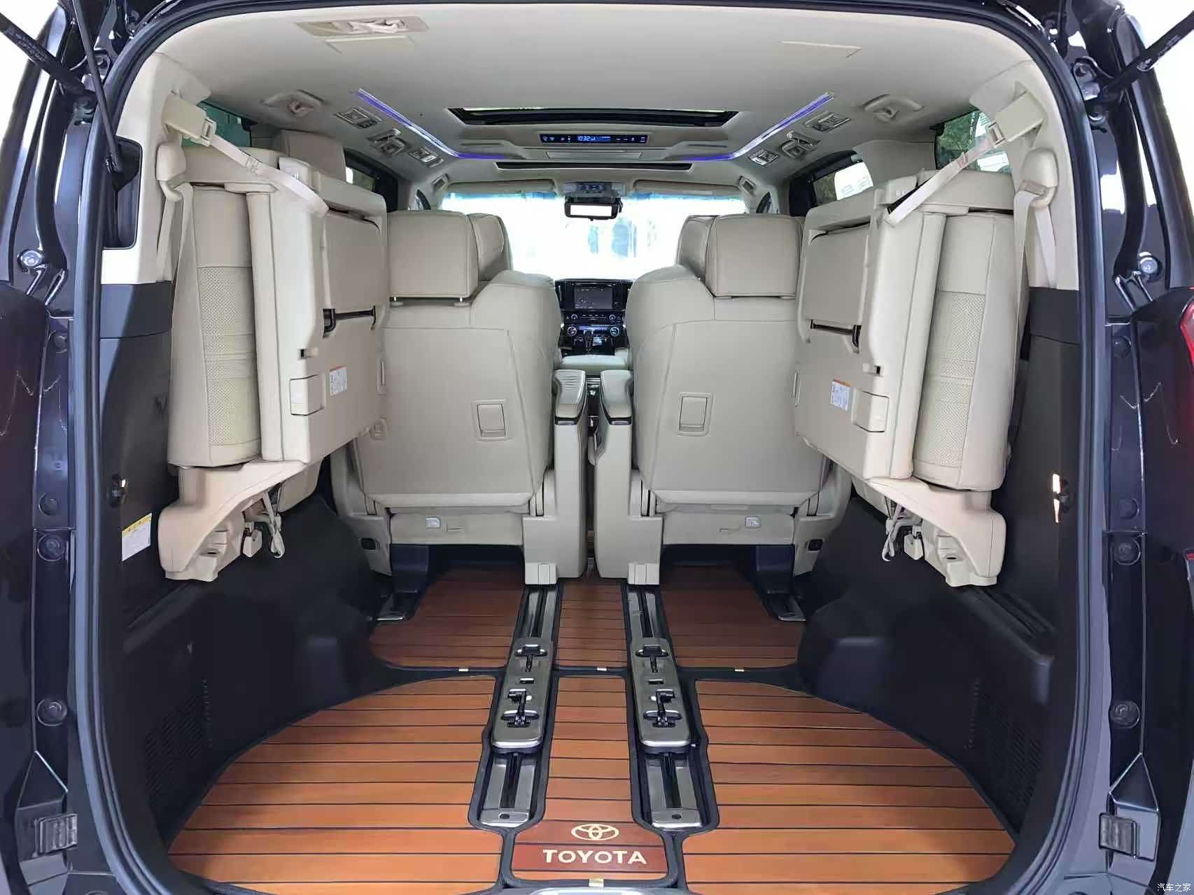 Toyota Alphard, 2019 12
