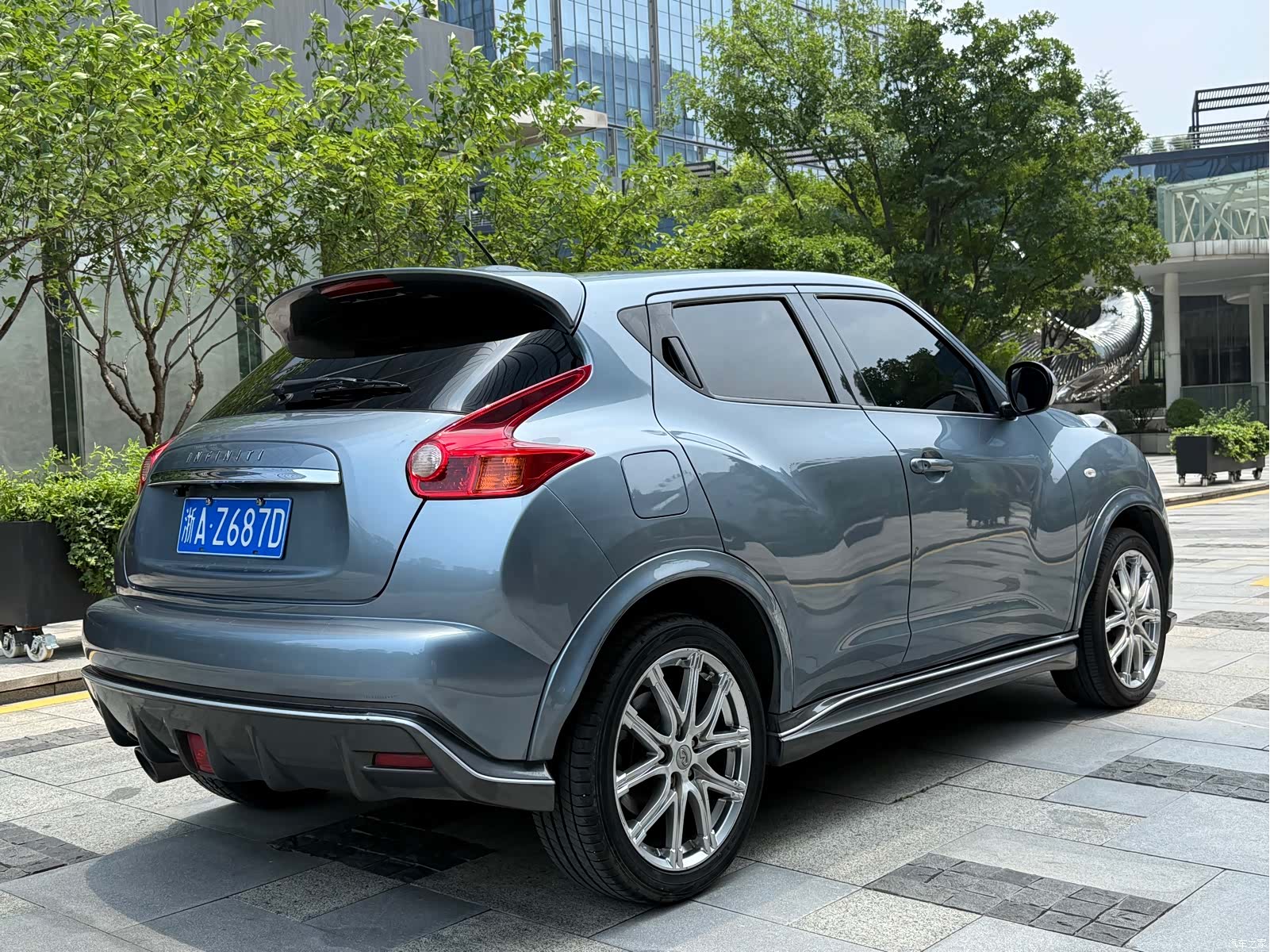 Infiniti ESQ, 2015 4