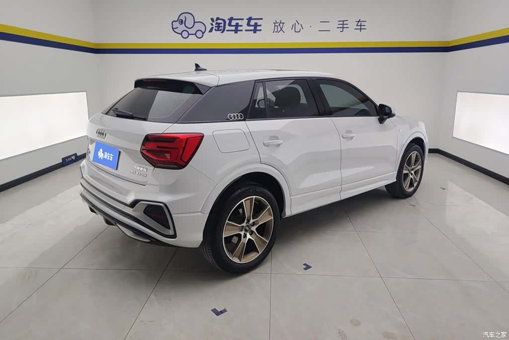 Audi Q2L, 2024 3