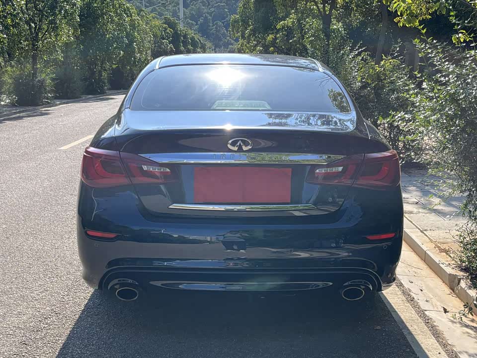 Infiniti Q70