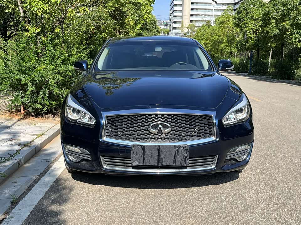 Infiniti Q70