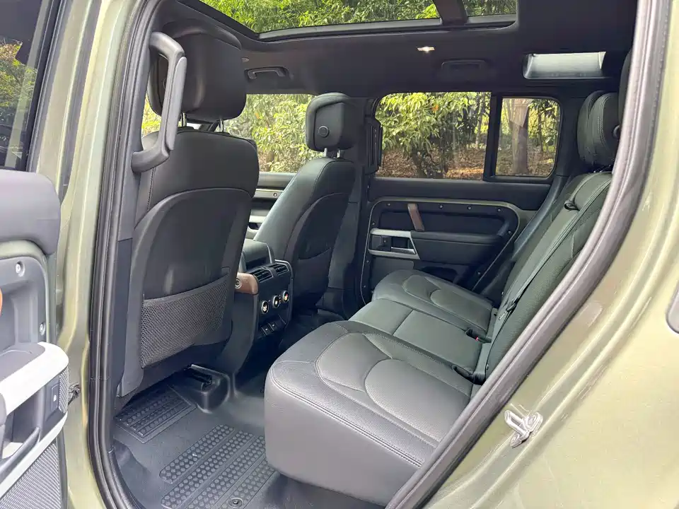 Land Rover guard