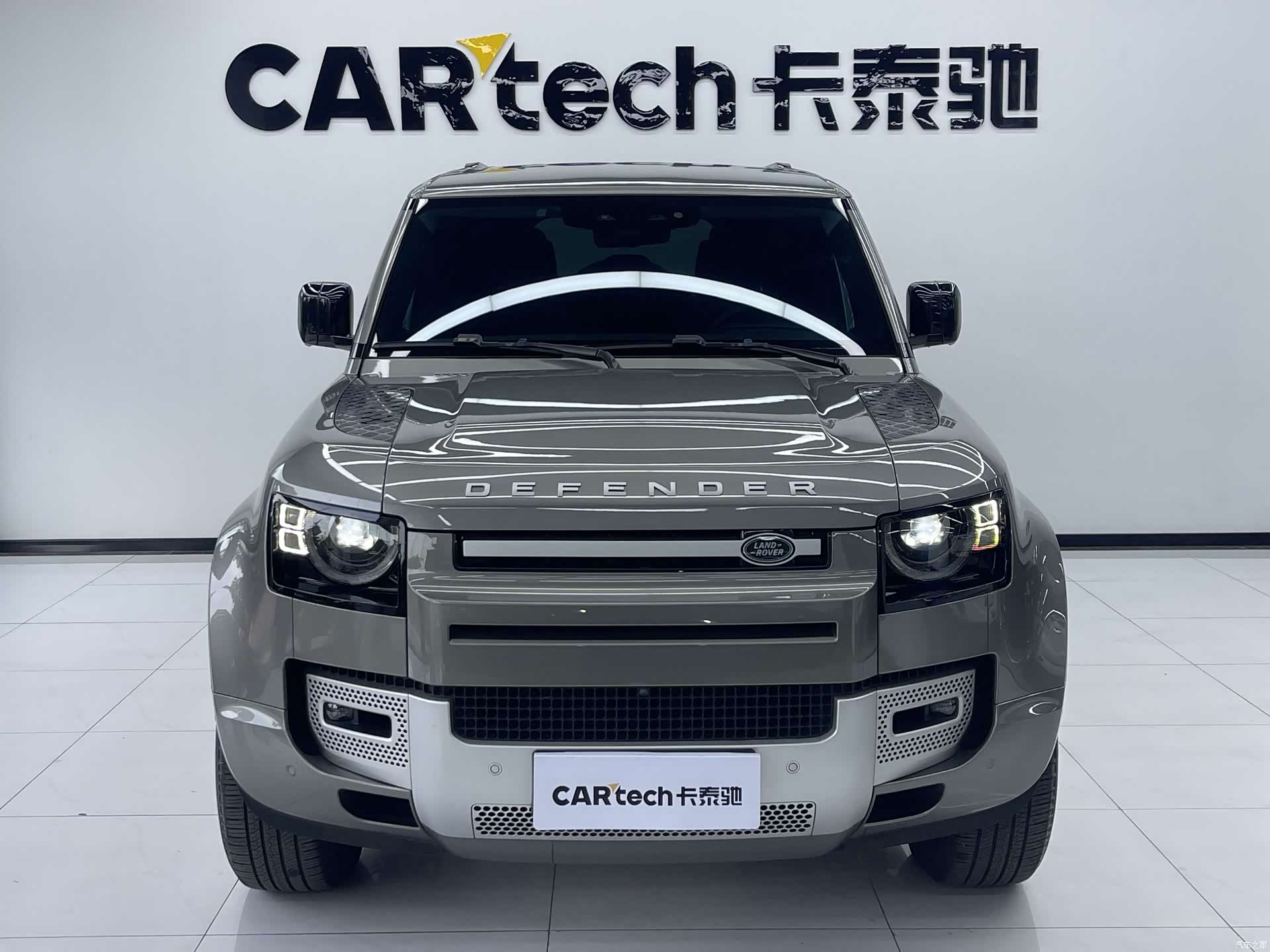 Land Rover Defender, 2024 2