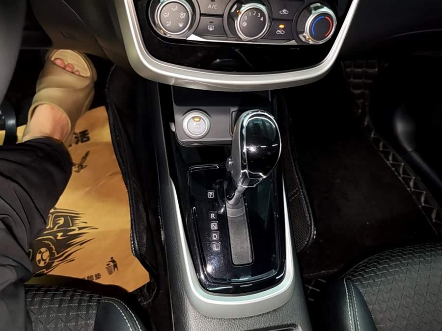 Nissan Tiida 2017, фото 14